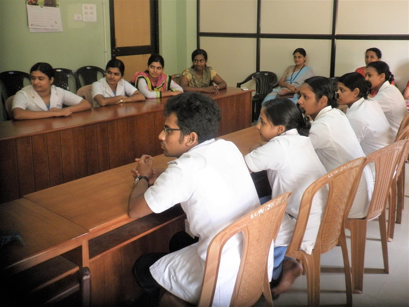 インドの私立大学看護学生（2015年5月）