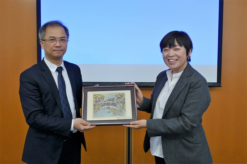 Dr. Dang Xuan Thanh (Vice President, VASS) and Ms. MURAYAMA Mayumi (Executive Vice President, IDE-JETRO)