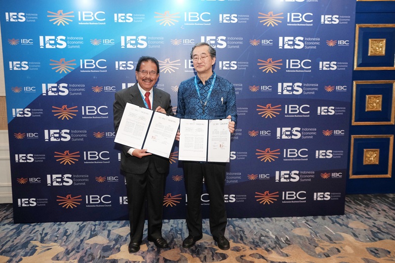 Mr. Sofyan A. Djalil (CEO of IBC), Mr. Fukunari Kimura (Chairman of IDE-JETRO)