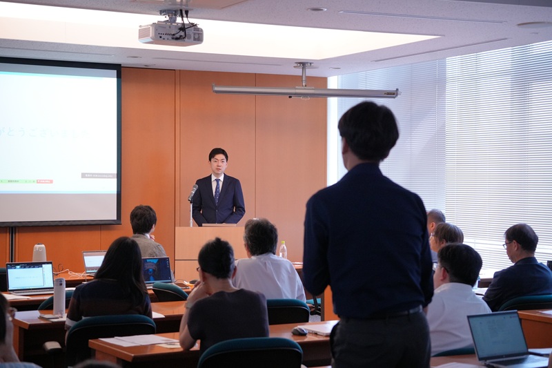 表彰式の写真②（受賞講演）