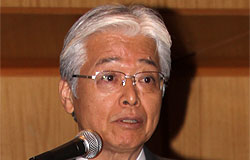 直嶋正行氏（経済産業大臣）