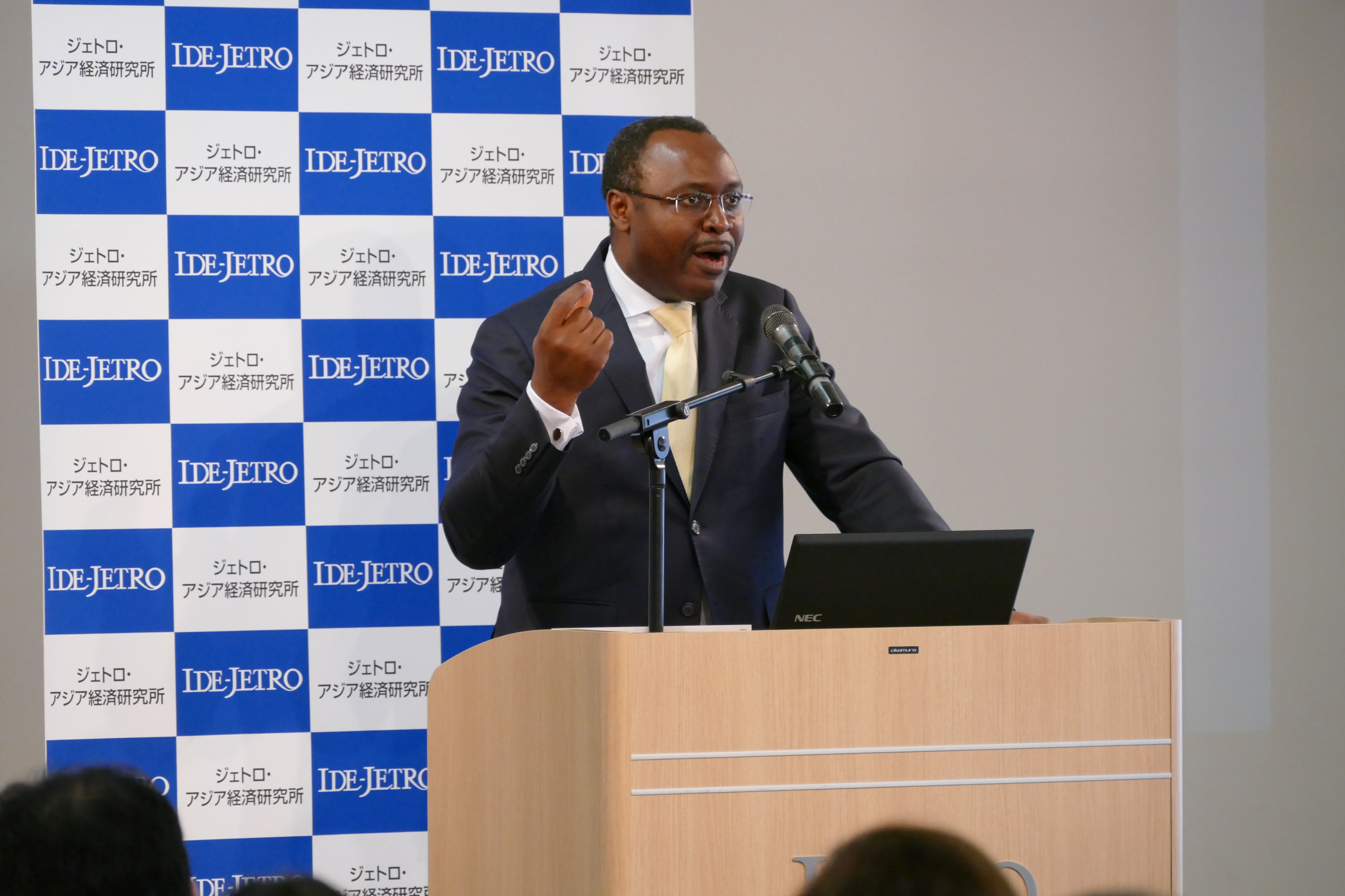 写真：アルベア・ズーファック世界銀行アフリカ地域担当チーフエコノミストによる講演
