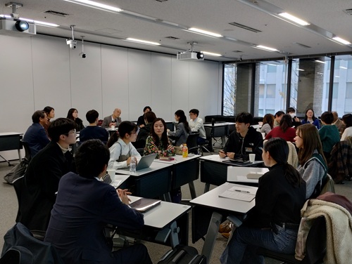 グループディスカッションの様子 ©IDE-JETRO