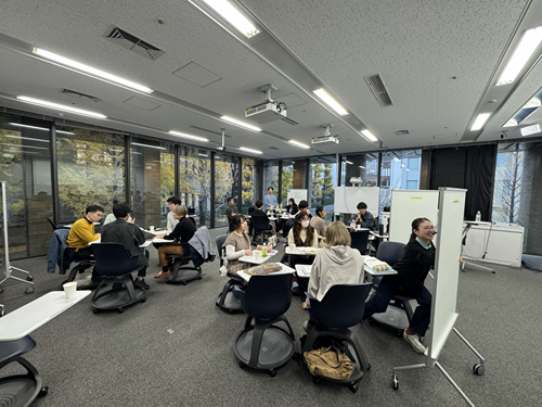 グループディスカッションの様子 ©IDE-JETRO