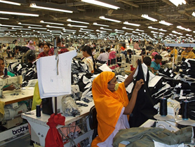 写真：バングラデシュの縫製工場