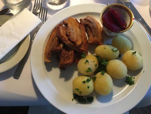 写真3　デンマークの伝統料理、フレスケタイ