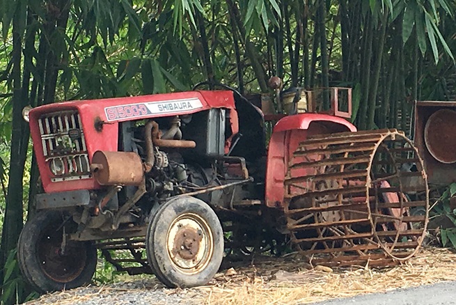 写真2　鉄の車輪を付けたトラクター