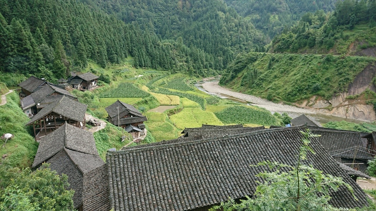 写真3　花旗貴州手工業発展プロジェクトのサイトとなっている基加村の風景