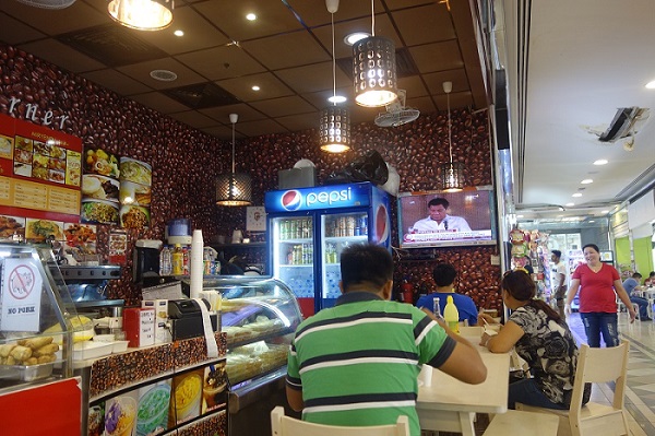 写真2　ドバイでフィリピン食を提供する軽食堂