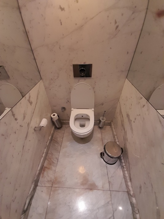 写真1　イスタンブル空港のトイレ（2023年10月11日）