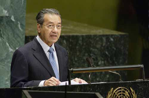 写真：退任前、最後の国連総会演説に臨むマハティール氏（2003年）