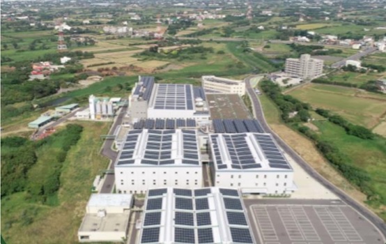 写真1　桃園市にあるプラスチック工場の屋上型太陽光発電施設