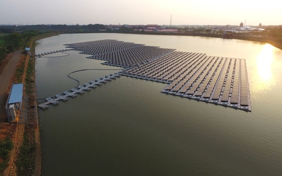 写真3　桃園市に位置するため池の水面型太陽光発電施設