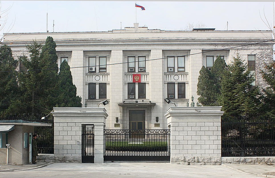 写真：平壌のロシア大使館（2011年）