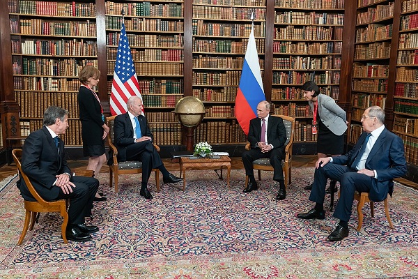 写真2　米ロ首脳会談でのバイデン米大統領と プーチン露大統領（2021年6月16日）