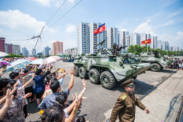 写真1　祖国解放戦争勝利60周年慶祝閲兵式での戦車（2013年7月27日）