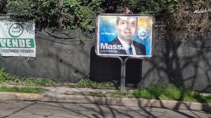 写真2　マッサへの投票を呼び掛けるポスター（2023年7月26日）