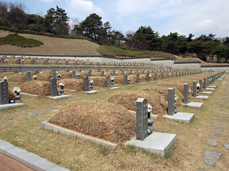 写真2　光州の国立5・18民主墓地