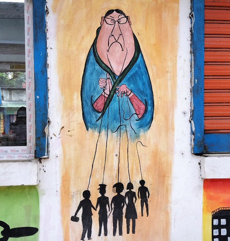 写真1　大学の壁に描かれたハシナ前首相を風刺する絵