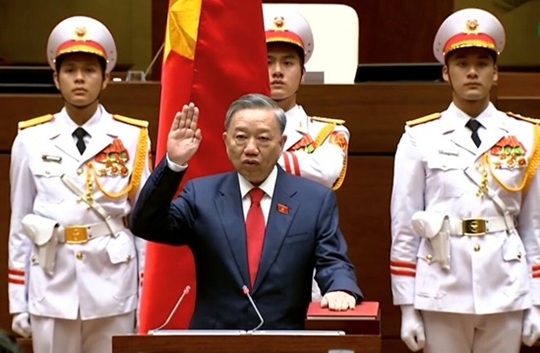 写真：2024年5月、国家主席に選出され、国会で宣誓するトー・ラム