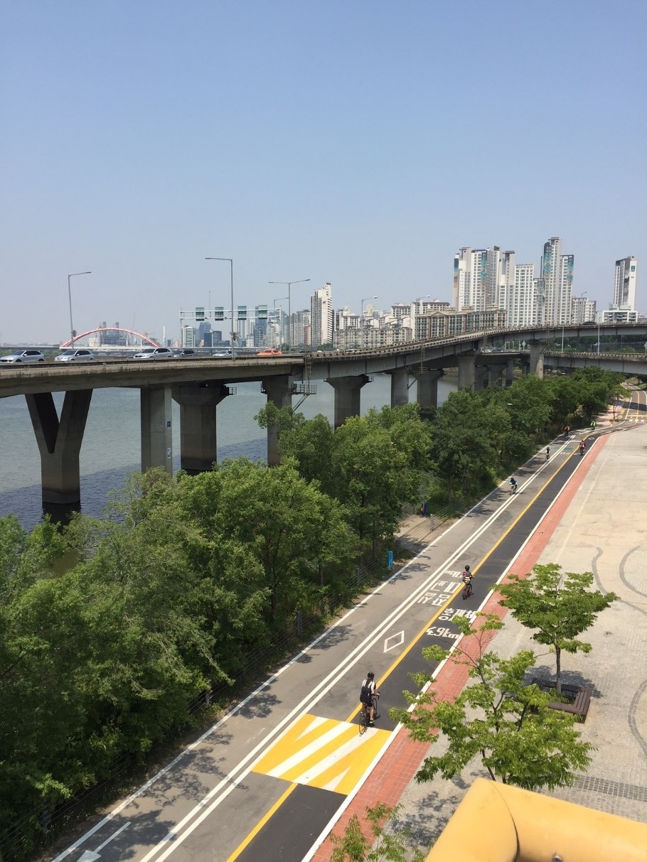 写真：漢江縦走自転車道路