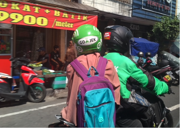 写真：インドネシアで最も有名なGO-JEK（筆者撮影）