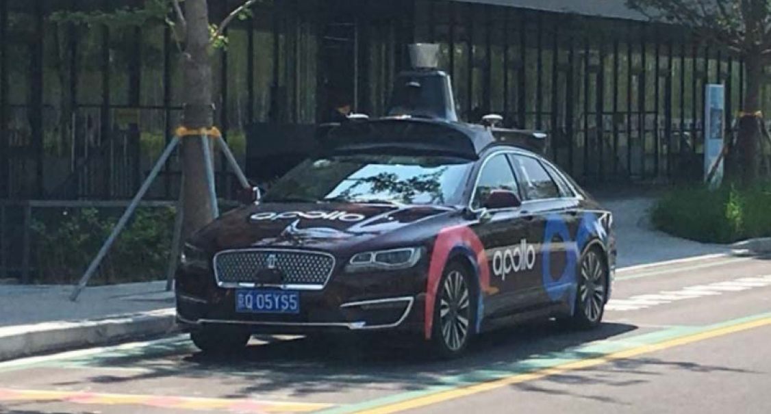 写真：自動運転セダン実験風景