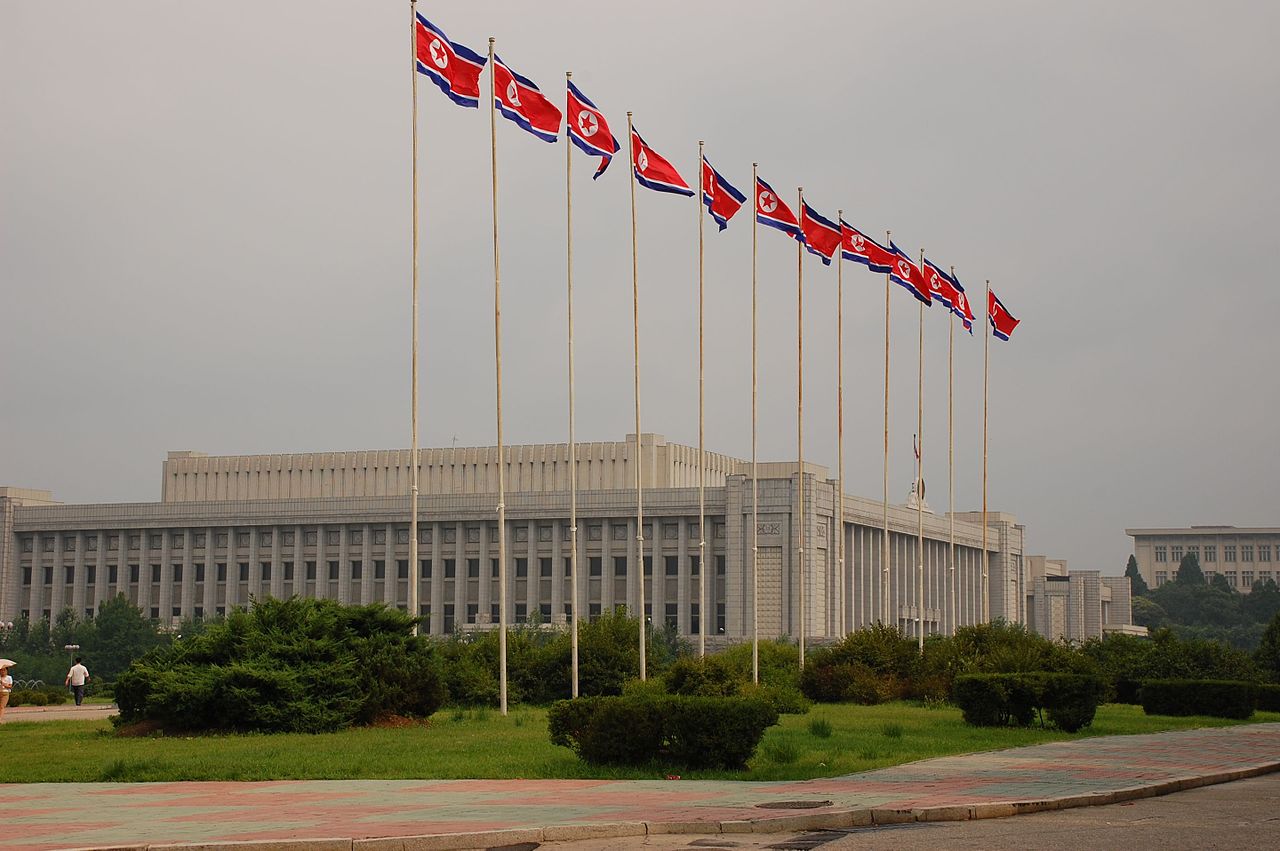 写真：最高人民会議が開会される万寿台議事堂