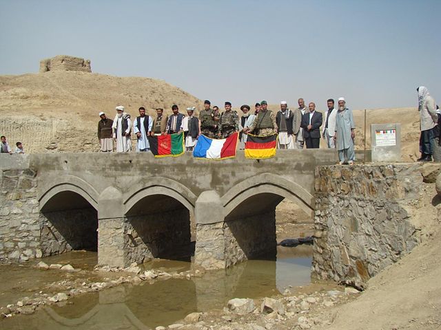 写真1 ISAFによる橋の建設事業