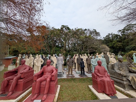 写真3　慈湖紀念雕塑公園に集められた蔣介石の像たち