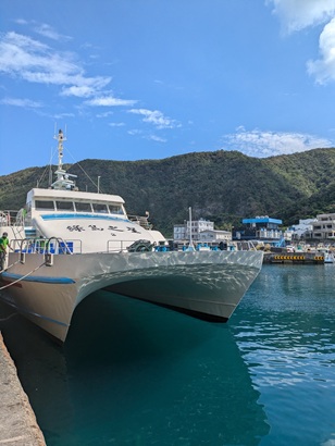 写真1　緑島に到着した船
