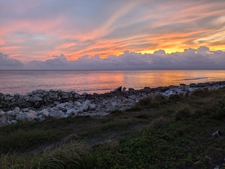 写真3　緑島の真っ赤な夕焼け