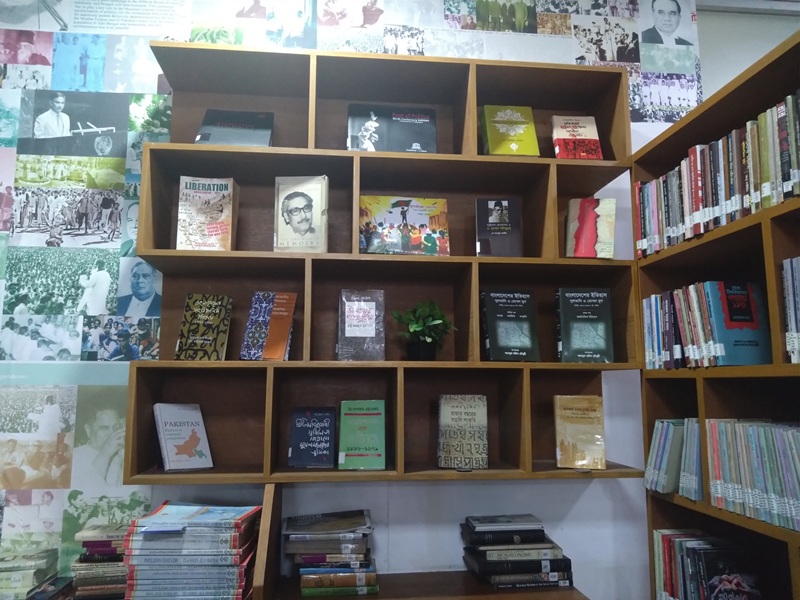 写真10　BIDS図書館の様子