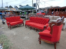 写真：ケニア・ナイロビのソファ