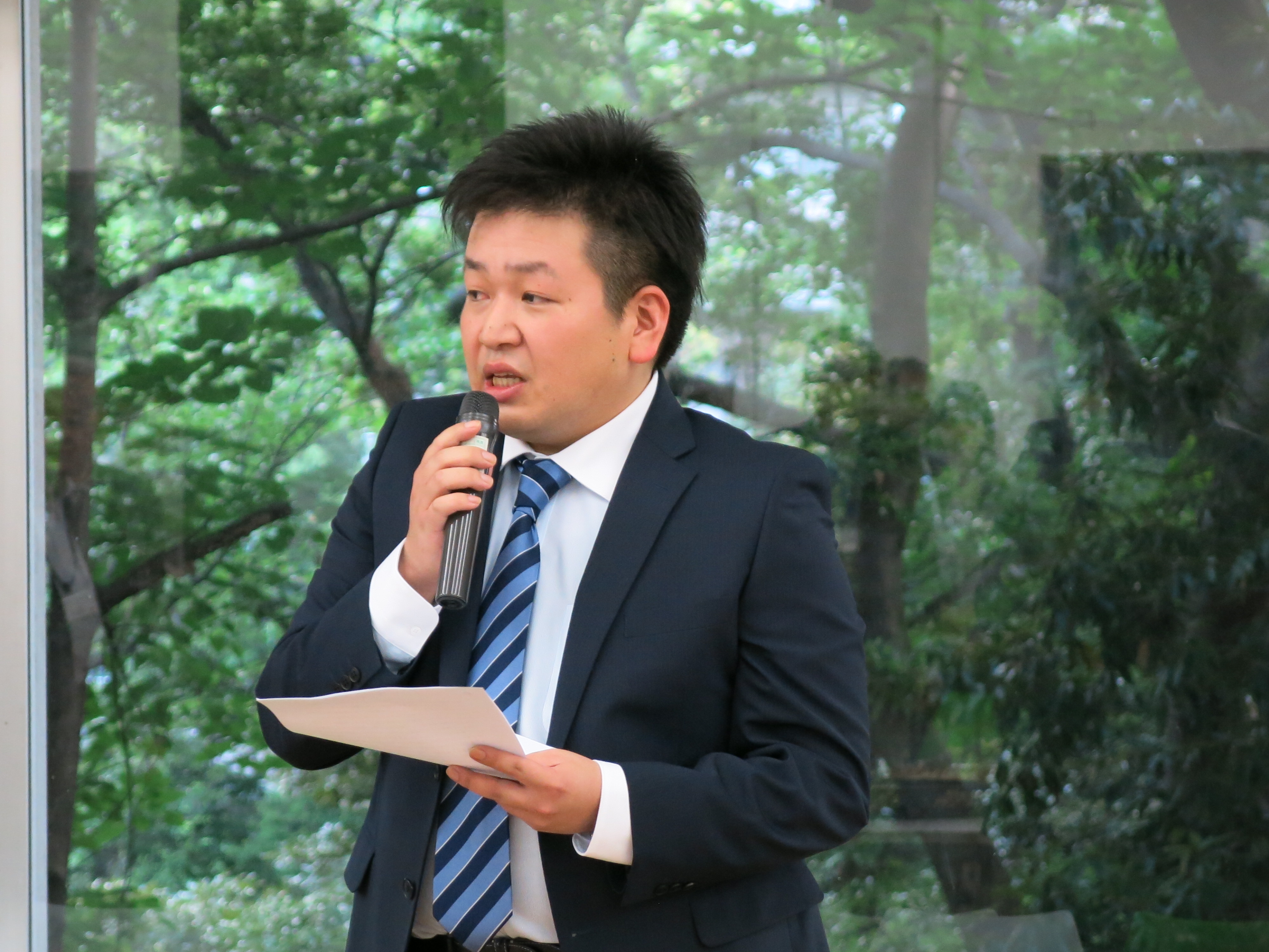 写真:受賞した岡部正義海外研究員 写真:受賞した岡部正義海外研究員