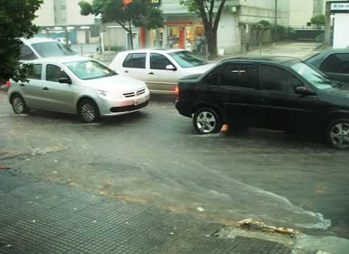 大雨のサンパウロ市中心部